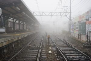 Read more about the article Train Running Status Fog stopped the wheels of trains, these trains are running late by hours, see the full list